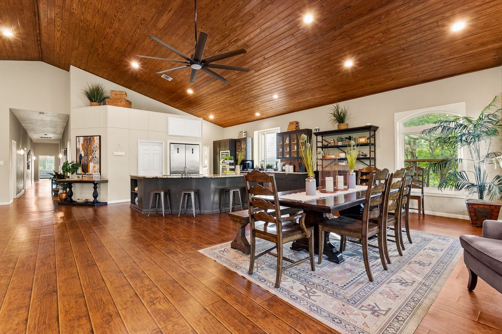 Dining area beside the full kitchen